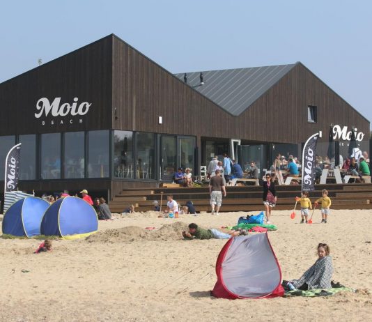 Strandpavillon "Moio Beach" in Cadzand-Bad