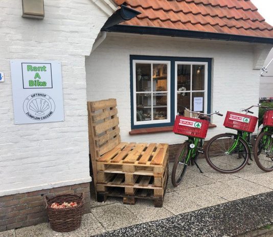 Cadzand-Bad: Giftshop & Radverleih