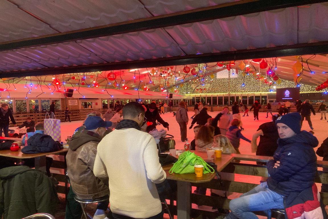 Knokke-Heist: Schlittschuhbahn im Advent