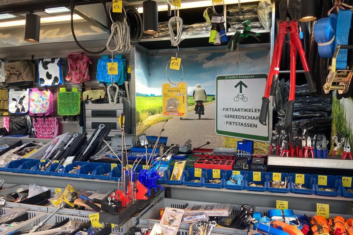 Cadzand-Bad: "Duinplein" - Sommermarkt mit Do-it-youry-self-Angebot