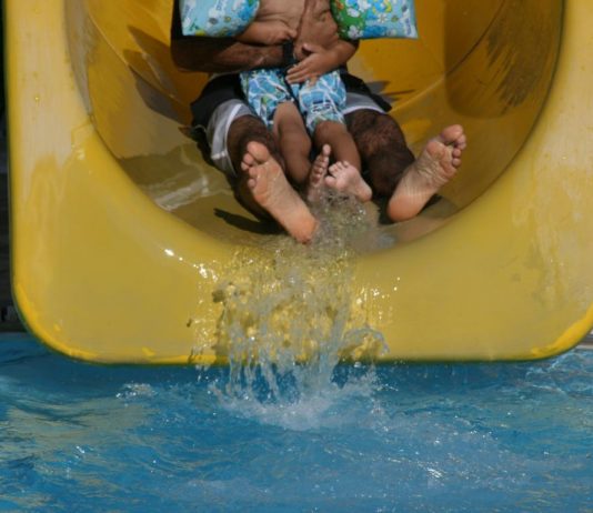 Hallenbad und Wasserrutschenpark „Sportoase Duinenwater“