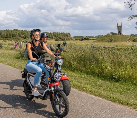 Die Buchung erfolgt online; die Anmiet- bzw. Rückgabestationen sind: Ort Straße Ort Telefon E-Mail Zweigstelle Breskens (Fährhafen) Veerhaven 3 4511 RA Breskens +31 (0) 117 - 70 05 35 breskens@rentenjoy.nl Zweigstelle Groede (Strandcamping Groede) Zeeweg 1, 4503 PA Groede +31 (0) 117 37 13 84 receptie@strandcampinggroede.nl Zweigstelle  Nieuwvliet (Strandparkplatz) Zeedijk 9 4504 PK Nieuwvliet +31 (0)117 - 70 05 35 info@rentenjoy.nl Zweigstelle Terneuzen Nieuwstraat 70 4531 CX Terneuzen +31 (0) 117 - 70 05 35 terneuzen@rentenjoy.nl Rent&Joy-e Chopper on tour