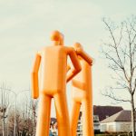 Knokke-Heist_Twee Grote AVL mannen_2