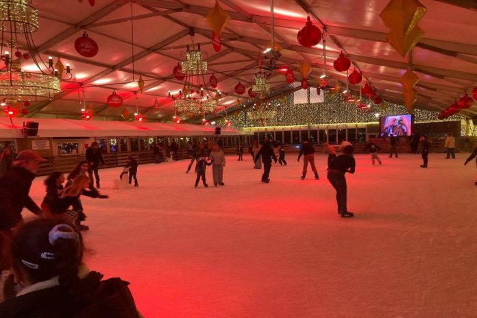 knokke-heist_eislaufbahn_2024_1 Knokke-Heist: Schlittschuhbahn im Advent