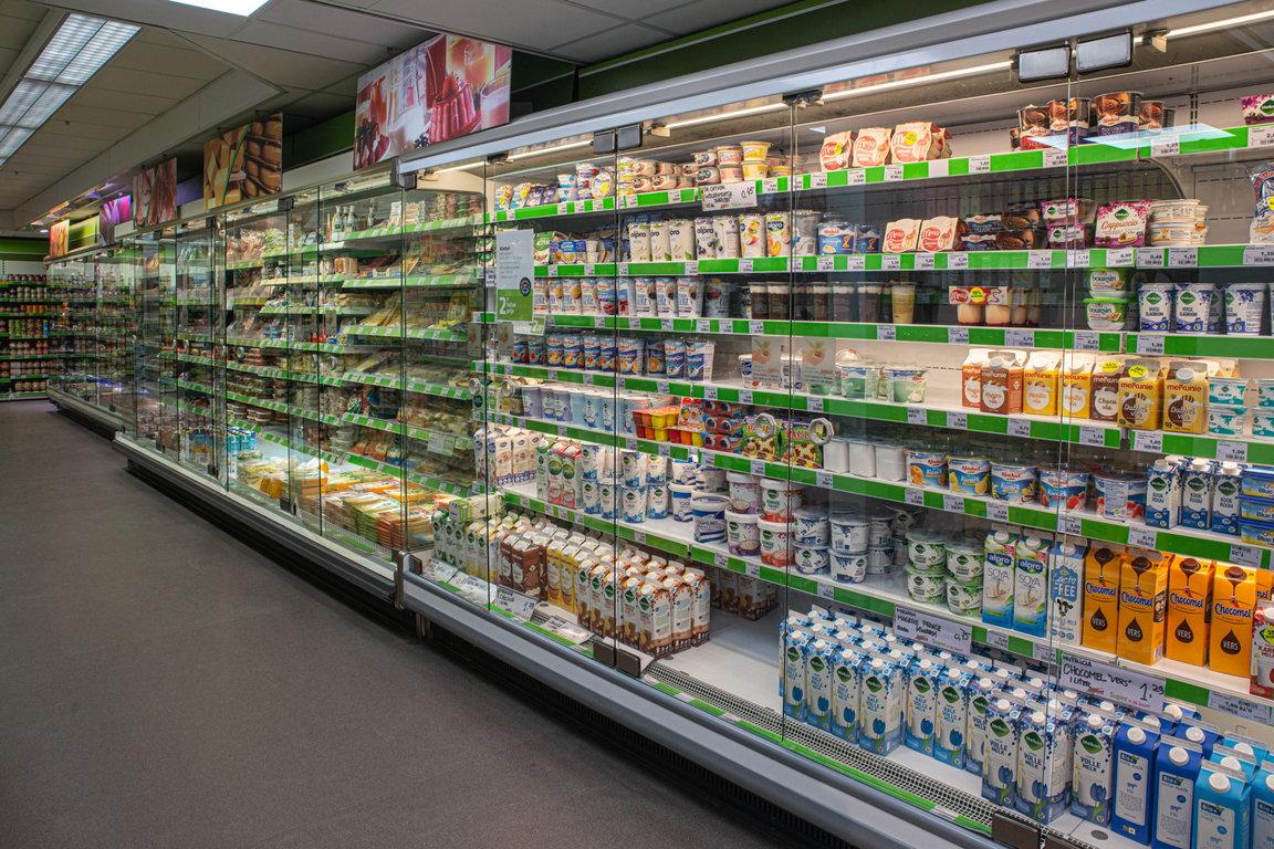 Cadzand-Bad: Kühlregale des SPAR-Supermarkt am Duinplein